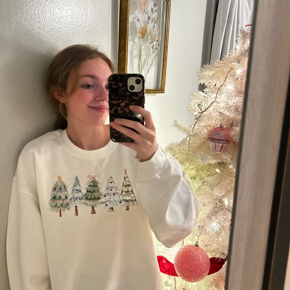 Gildan White Sweatshirt with Festive Tree Design